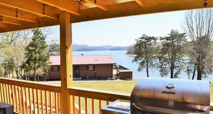 The Lake House Lake front/Private Dock/ Sleeps 12
