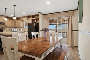 Dining - The Lake House     Lake front/Private Dock/ Sleeps 12 (Bean Station)