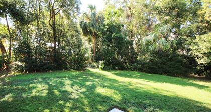 Historic District Bungalow - Easy Walk to Downtown