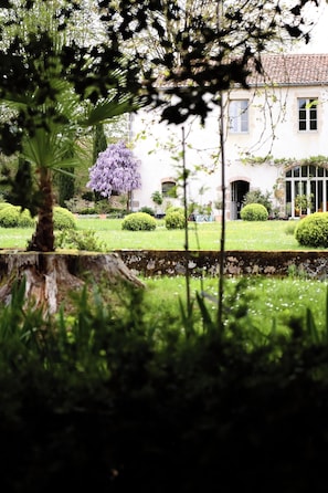 Front of property - Domaine de la Partoucie (Confolens)