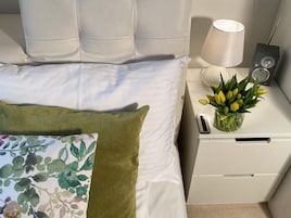 Apartment | 1 bedroom, Egyptian cotton sheets, premium bedding, desk