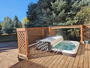 Terrace/patio - Large Groups & Families Welcome- Hot Tub, Grill and Picnic Area! (Albion)