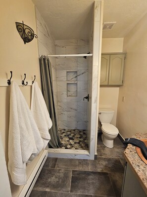 Bathtub, towels