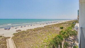 On the beach - Oceanfront Two Bedroom Condo - Crescent Sands H-5 (North Myrtle Beach)
