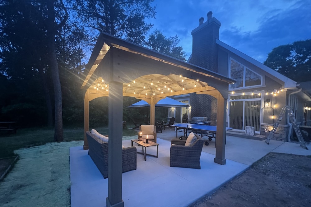 Secluded Cabin near Castle Rock Lake Outdoor tennis table, gazebo, fast Wi-Fi
