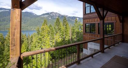 Järvi- ja vuorinäkymät