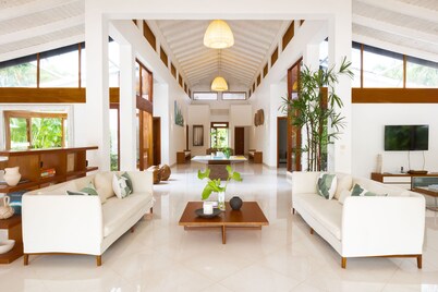 Casa Colibrí by Luxe Haus™ - Butlered Villa, Staff, Pool, Jacuzzi, Golf Carts