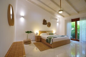 4 室のベッドルーム、セーフティボックス (室内)、アイロン / アイロン台、旅行用ベビーベッド