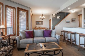 TV, caminetto, lettore DVD