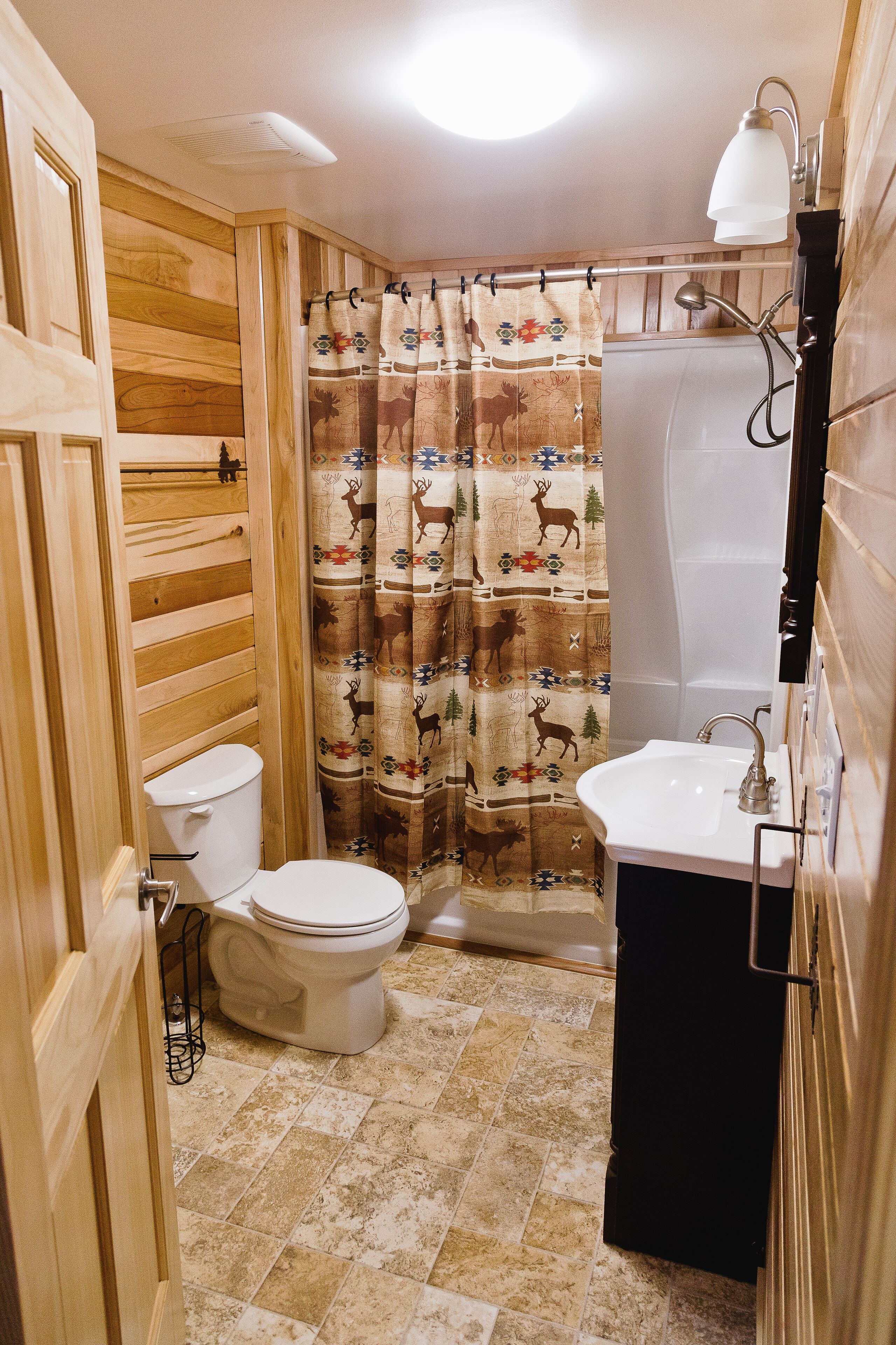 Combined shower/bathtub, hair dryer, towels, soap