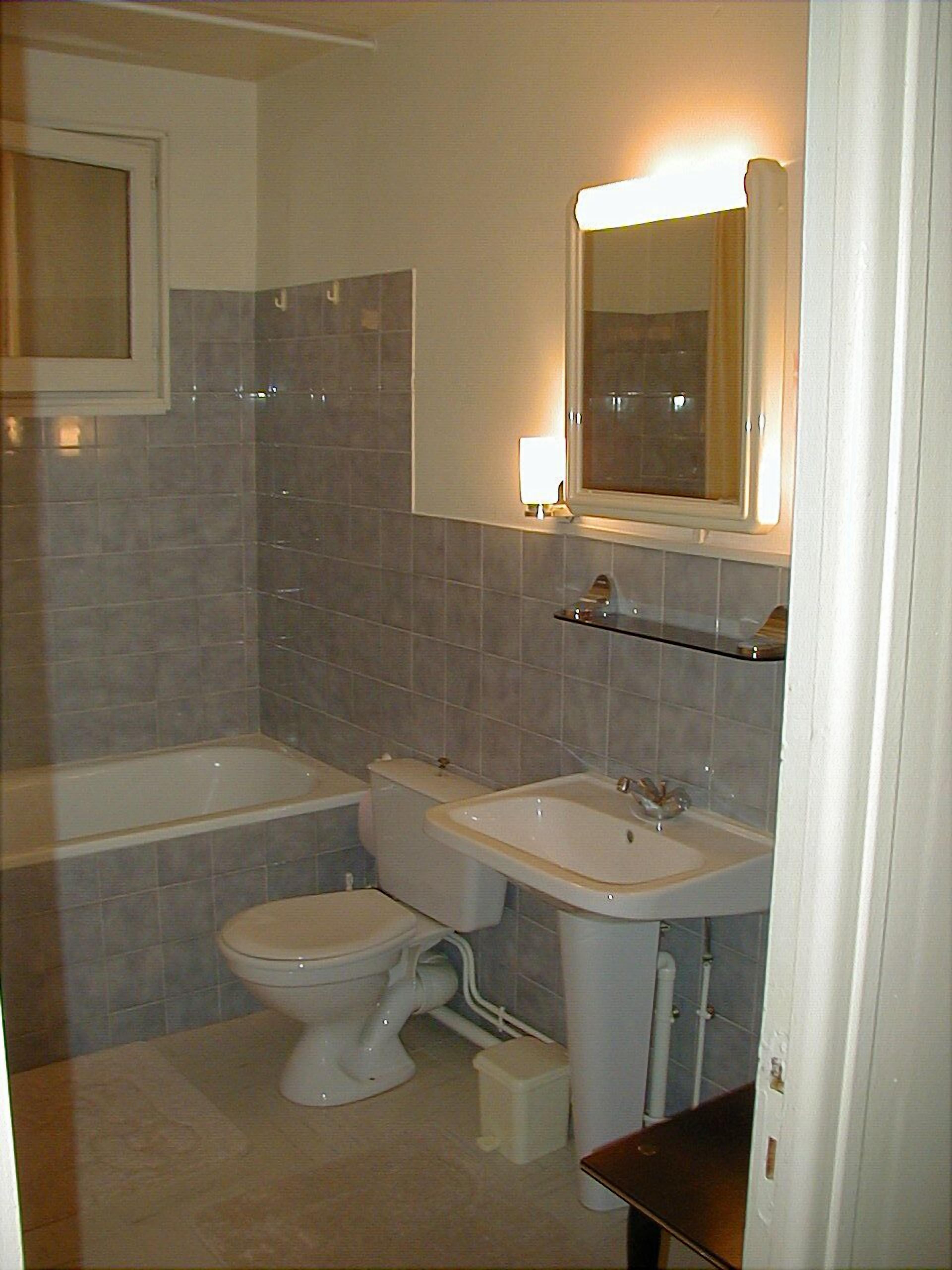 deep-soaking bathtub