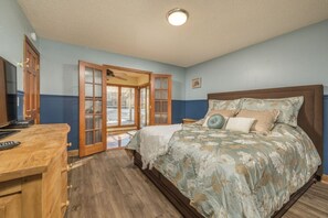 3 bedrooms, travel crib, WiFi, bed sheets