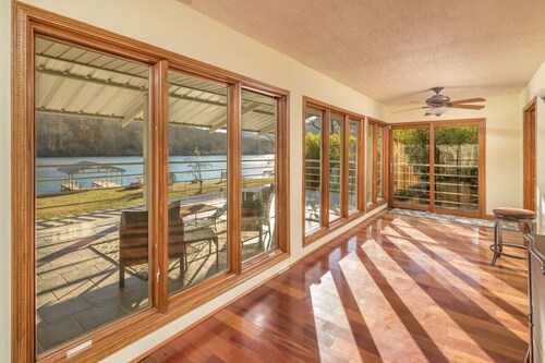 Täydellinen pako vedellä kauniilla rotkonäkymillä! 17 km keskustasta!