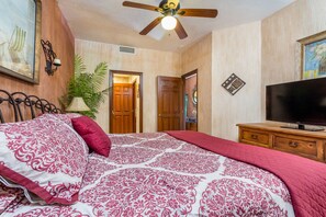 1 bedroom, iron/ironing board, WiFi, bed sheets - Beach Front Convenience..Steps to the Beach and Pool !  (Puerto penasco)