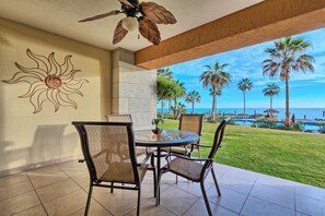 Outdoor dining - Beach Front Convenience..Steps to the Beach and Pool !  (Puerto penasco)