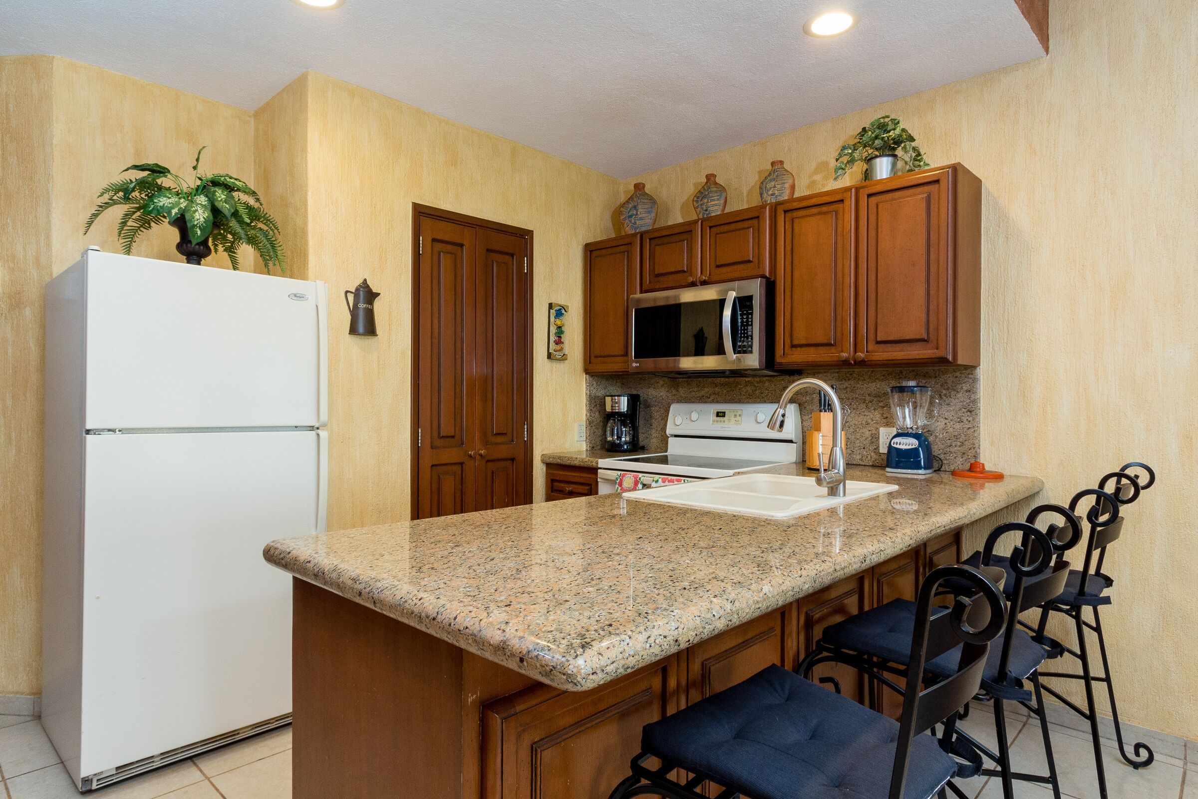 Beach Front Convenience..Steps to the Beach and Pool ! 