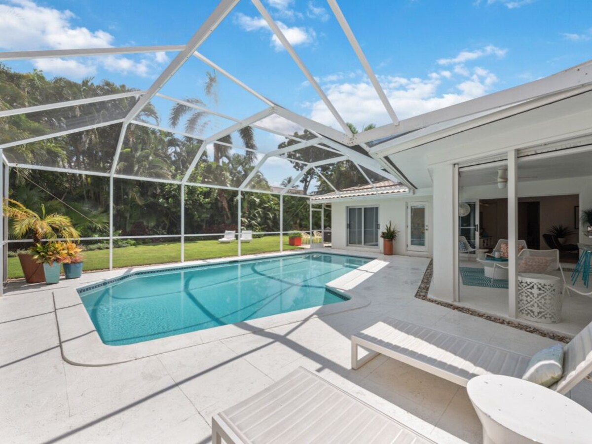 Photo 8 of Modern, Luxurious Villa in Park Shore w/Private Beach Access & Heated Pool