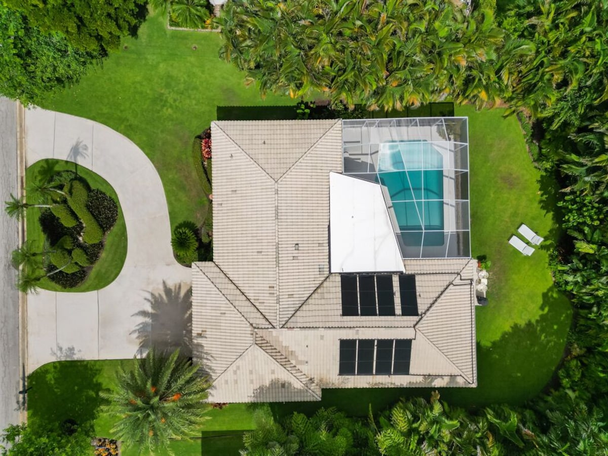 Photo 28 of Modern, Luxurious Villa in Park Shore w/Private Beach Access & Heated Pool
