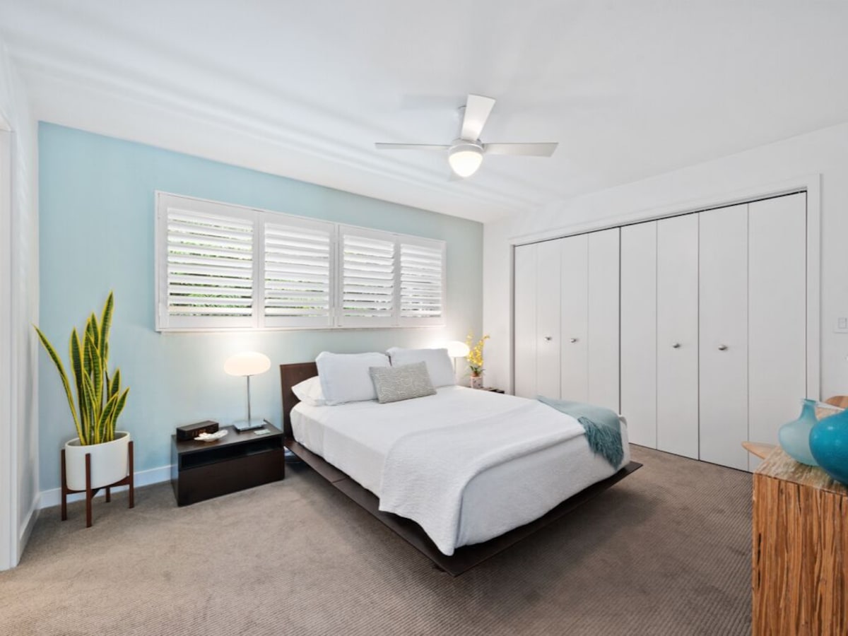 Photo 20 of Modern, Luxurious Villa in Park Shore w/Private Beach Access & Heated Pool