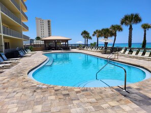 Pool - GulfCrest 2 BDRM -Newly renovated w/walkin shower; Beach Chair Srvc Included (Panama City Beach)