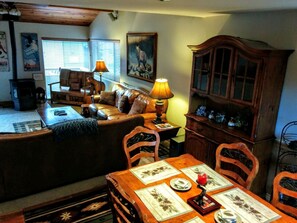 Dining - 3BR Townhouse - Your Home Away from Home (mammoth lakes)