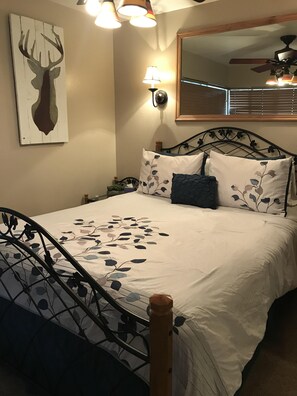 3 bedrooms, pillow-top beds, free WiFi, bed sheets