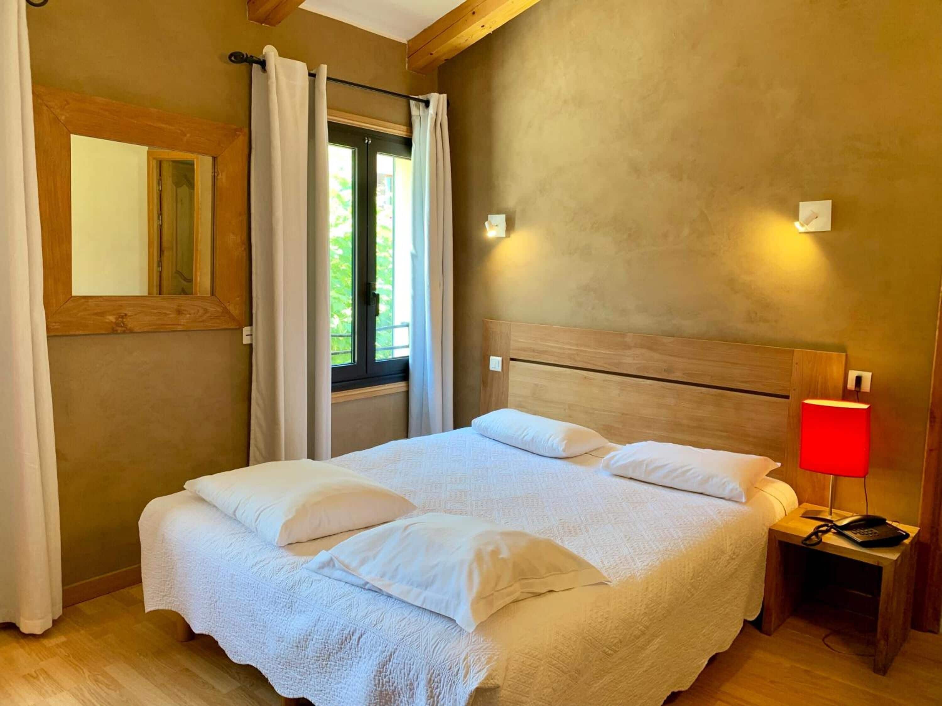 Schallisolierte Zimmer, Babybetten, kostenloses WLAN, Bettwäsche