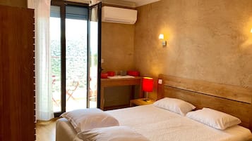 Sistema de insonorización, cunas (de pago), wifi gratis y ropa de cama