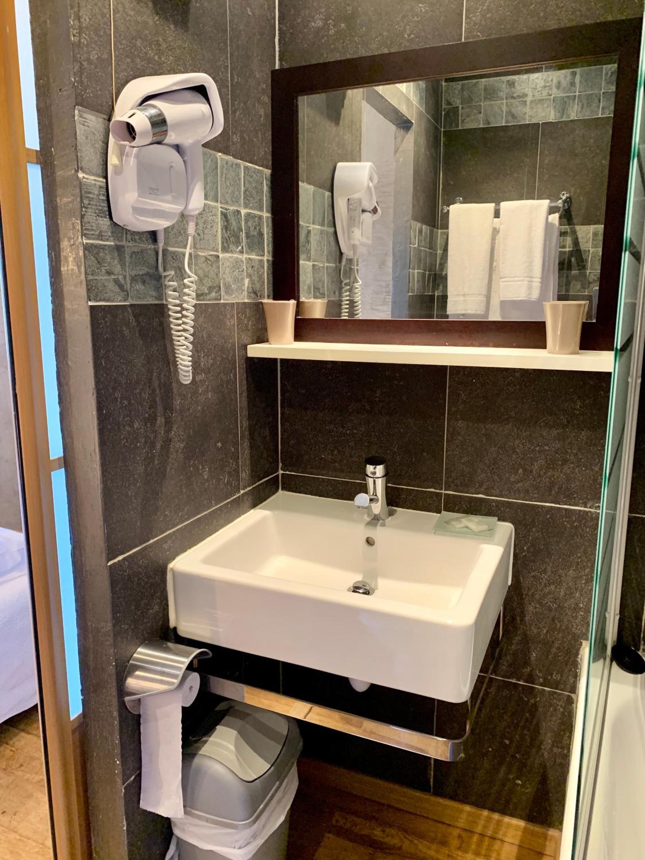 deep-soaking bathtub, hair dryer, towels