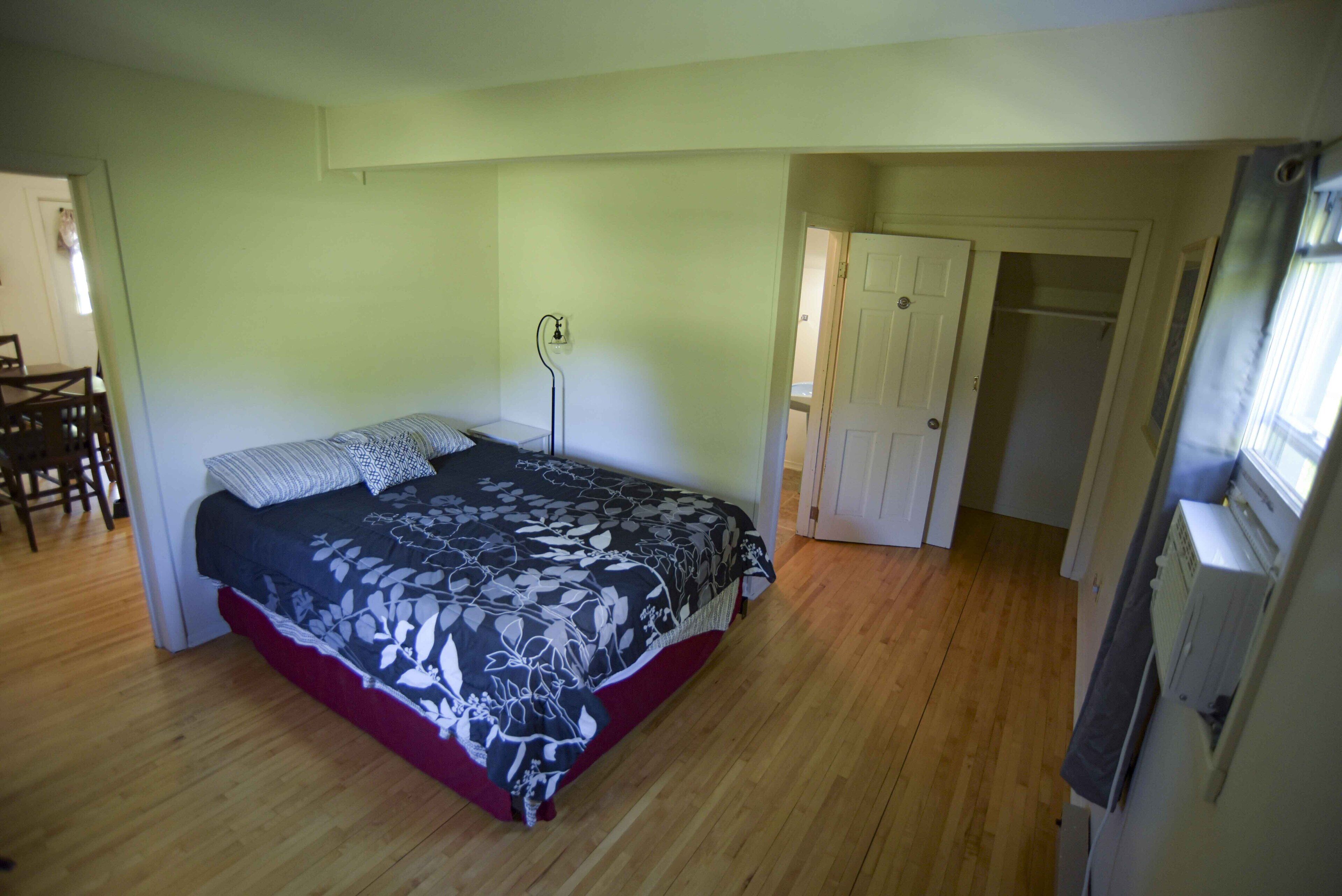 Hunt Hollow Hideaway: log-off & soak in the spa, visit waterfalls and wineries