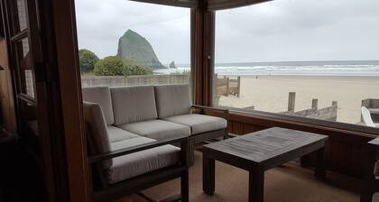 Spectacular Cannon Beach Ocean Front Home Vaiheet heinäsuovasta rock ja Midtown