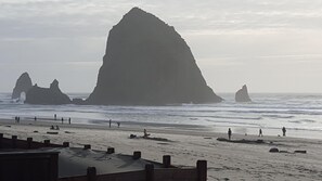On the beach, sun loungers - The Haystack House-Cannon Beach Oceanfront Home Steps to Haystack Rock & Midtown (Cannon Beach)