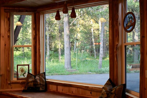 Beautiful cabin nestled in the whispering Aspens of Island Park, Idaho.  5 STAR!