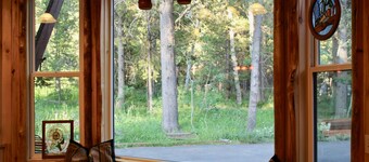 Beautiful cabin nestled in the whispering Aspens of Island Park, Idaho.  5 STAR!