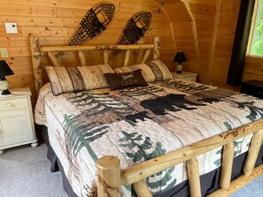 3 bedrooms, iron/ironing board, travel crib, free WiFi - Beautiful Vacation Home On Lake Huron - WiFi, Beach Fire Pit, Bridge View (Saint Ignace)