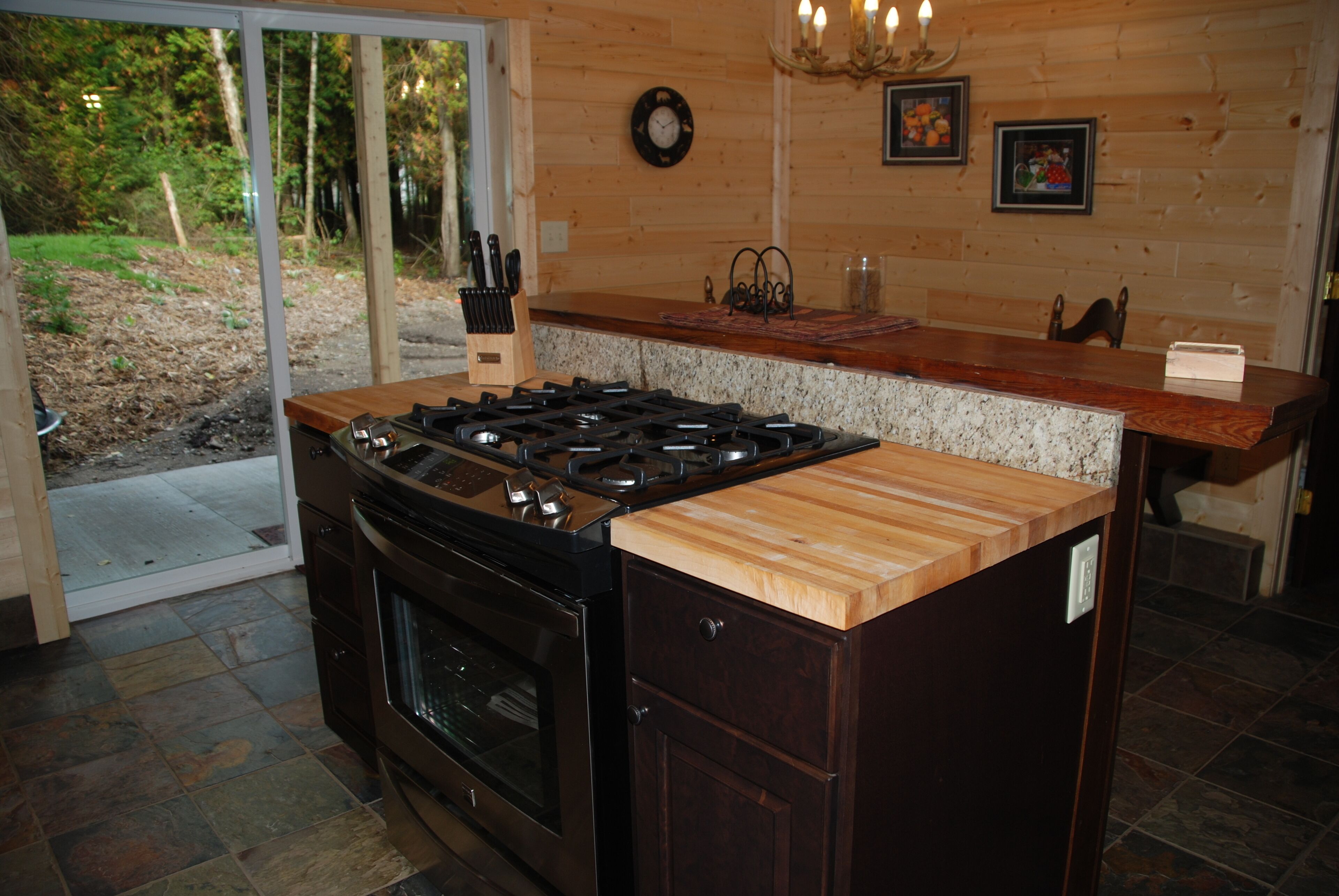 Beautiful Vacation Home On Lake Huron - WiFi, Beach Fire Pit, Bridge View