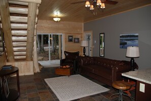 Smart-TV, DVD-Player, Bücher, Videothek