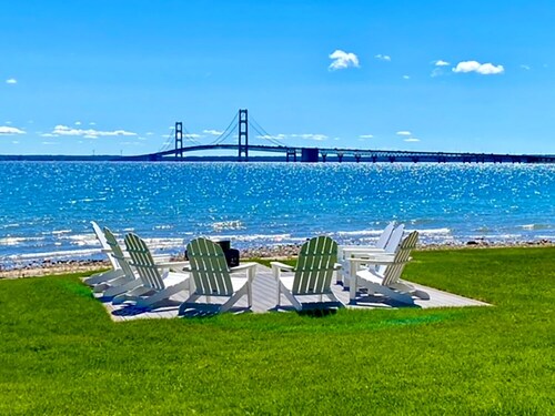 Beautiful Vacation Home On Lake Huron - WiFi, Beach Fire Pit, Bridge View