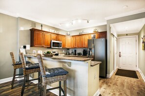 Fridge, microwave, oven, stovetop - Availability June 2026 Onward - FREE Beach Chairs & Reserved Parking! (Panama City Beach)