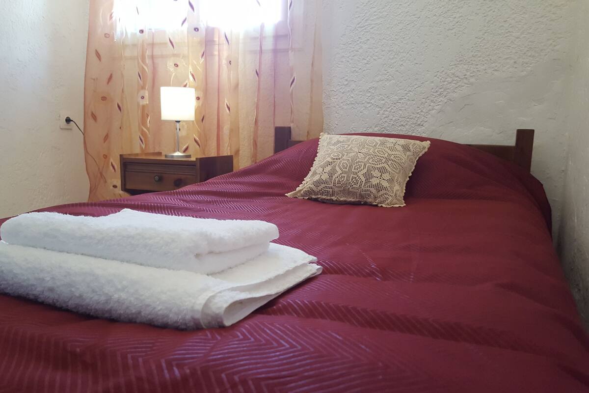 WiFi (free), bed sheets