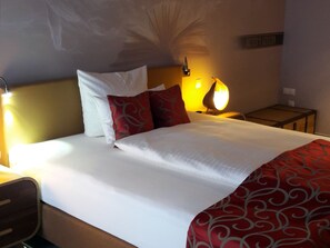 Dobbeltrom | Bad | Dusj, toalettartikler (inkludert), hårføner og håndklær