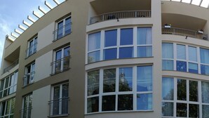 A multi-story building with balconies, large windows, and a curved facade. - Gästehaus Luise (Gotha)