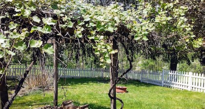 The Homestead, at Nine Pines Farm - Hot Tub and Walking Trails