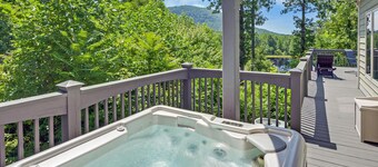 Cameron House Retreat:  Lake, wine & mountain paradise! 5 miles to Helen!