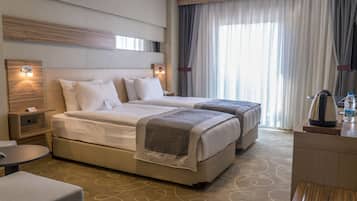 Standard Triple Room, 2 Single Beds, City View