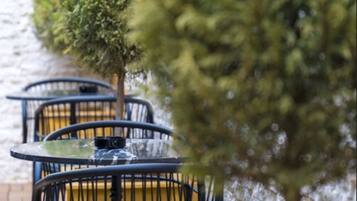 Breakfast, lunch and dinner served