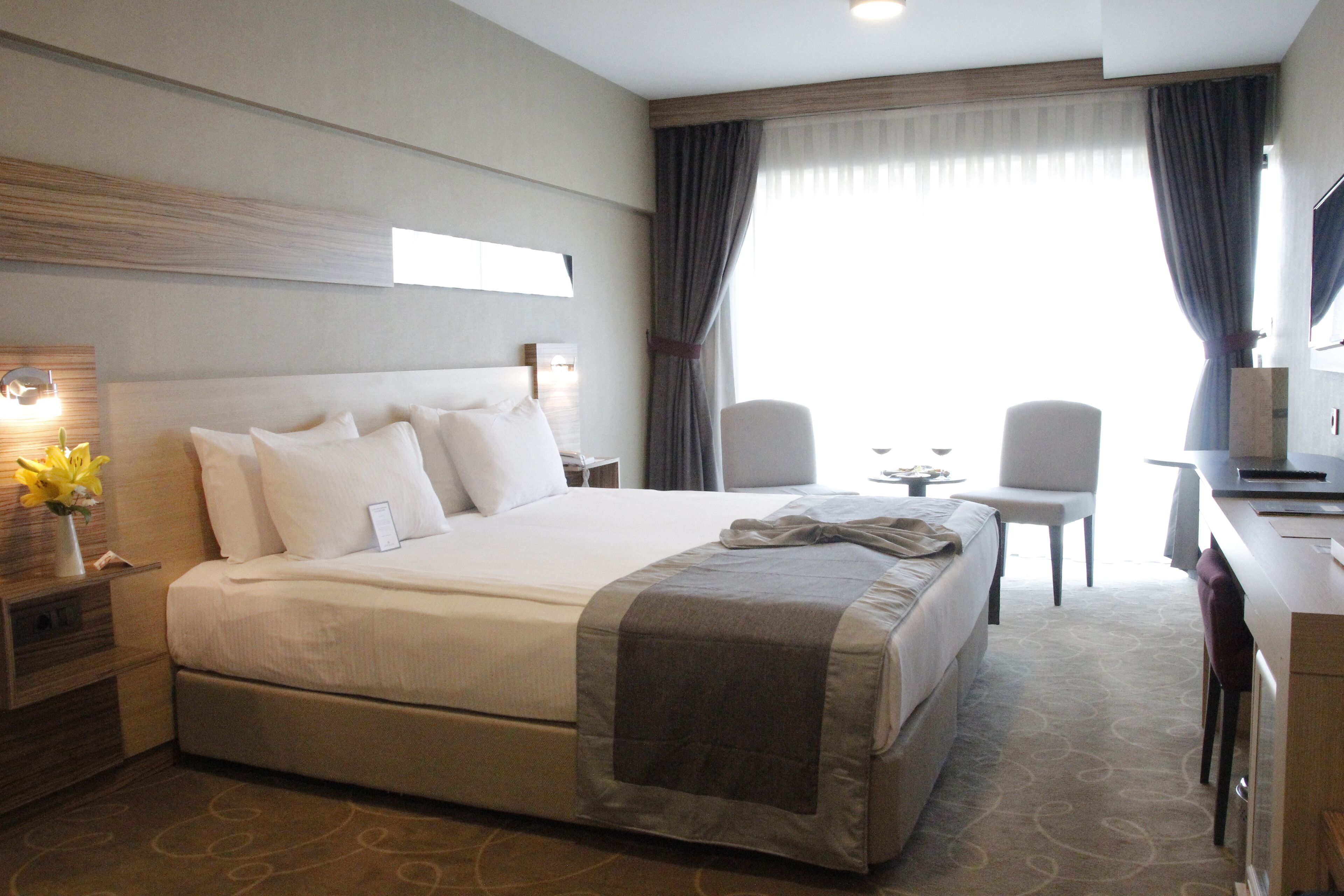 Quarto casal standard | Frigobar, cofres nos quartos, escrivaninha, cortinas blackout