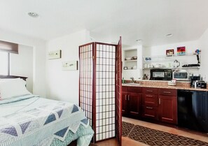 1 bedroom, iron/ironing board, free WiFi, bed sheets - Beautiful Private Get-away, Casita/Studio (Vista)