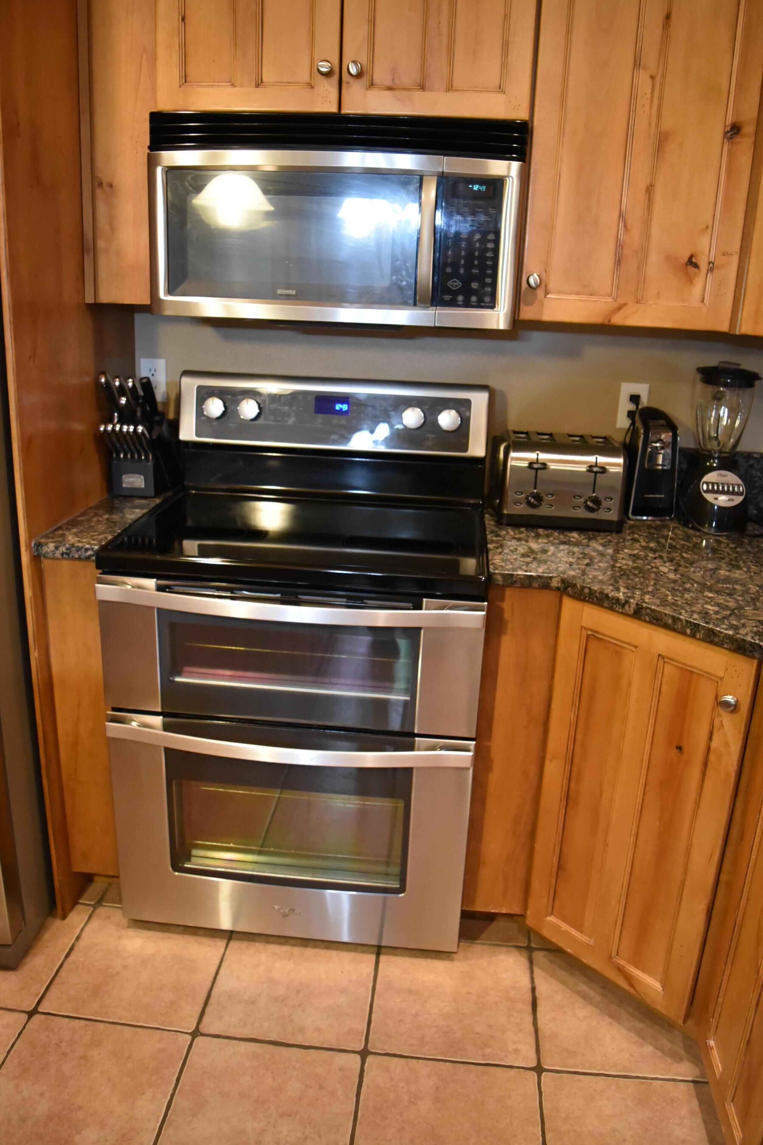 2023-2024 Holiday Season availability! Arcade; hot tub; theater; 9’ spiral slide