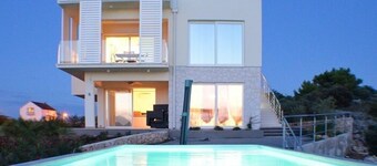 Villa Summer Dreams - une oasis paisibles à Murter - Convient pour la famille et les groupes